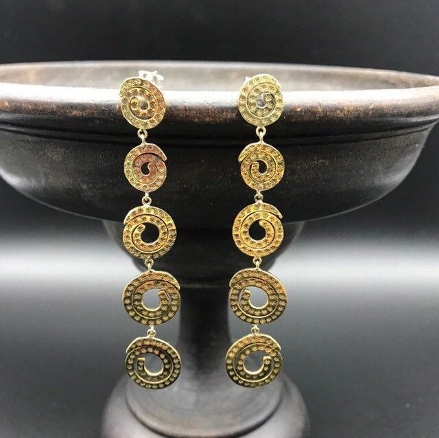 Spiralohrringe Aus Messing, Ein Hauch Goldener Romantik Spiralohrringe Aus Messing, Ein Hauch Goldener Romantik von Naimagioielli