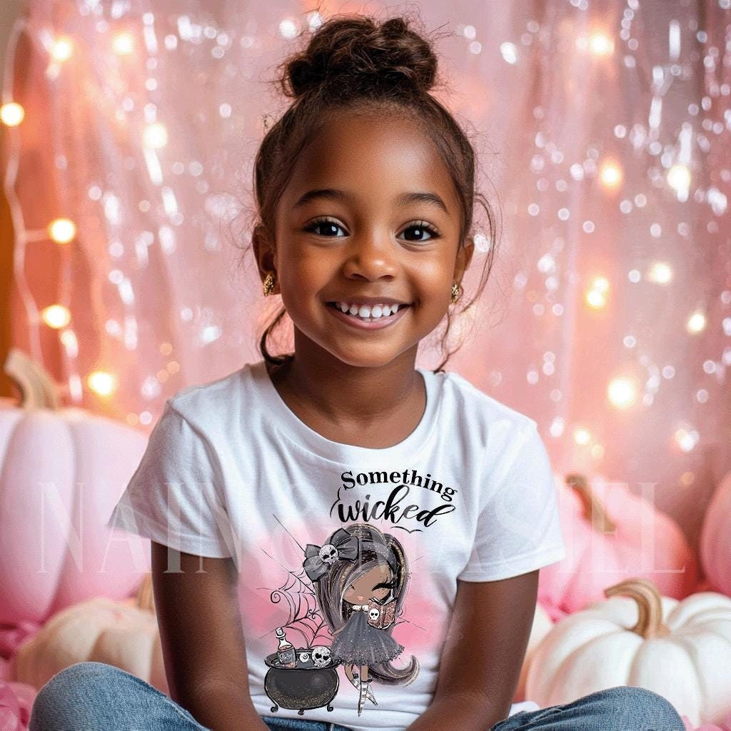 Schwarze Hexe Halloween Shirt Mädchen, Etwas Wicked, Kessel Shirts Kinder, Kleinkind Outfit Witchy Zaubersprüche Schädel Gothic Schwarze Hexe Halloween Shirt Mädchen, Etwas Wicked, Kessel Shirts Kinder, Kleinkind Outfit Witchy Zaubersprüche Schädel Gothic von NainandMasiel