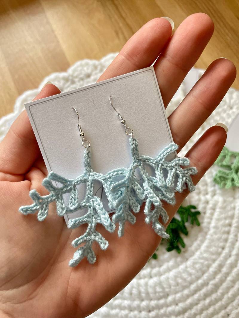 Gehäkelte Ohrringe // Zweigohrring Handgemachte Ohrringe Ast von NaisDesigns