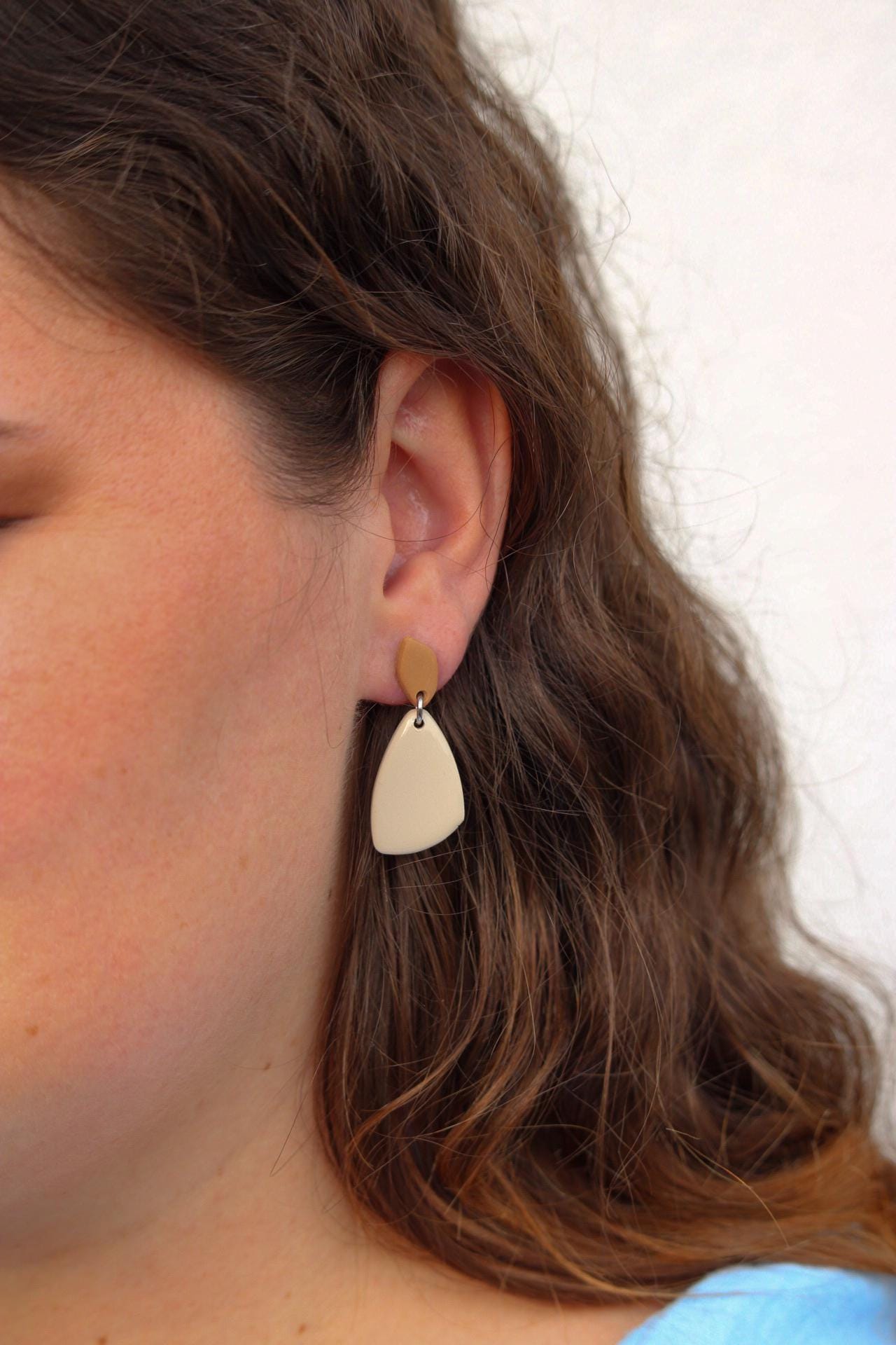 Handgefertigte Ohrringe Aus Polymer Clay, Edelstahl Und Epoxidharz - Modell Aurora von NaivaFimoJewelry