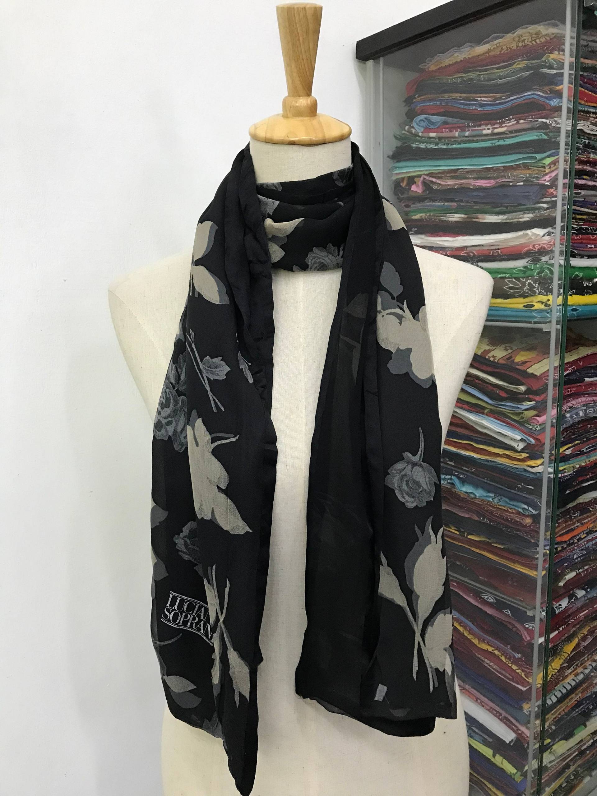 Luciano Soprani Seidenschal, Seidenstola, Vintage Blumenschal, Designer Schal, Seidenschalldämpfer von NajwaLuxuryCloset