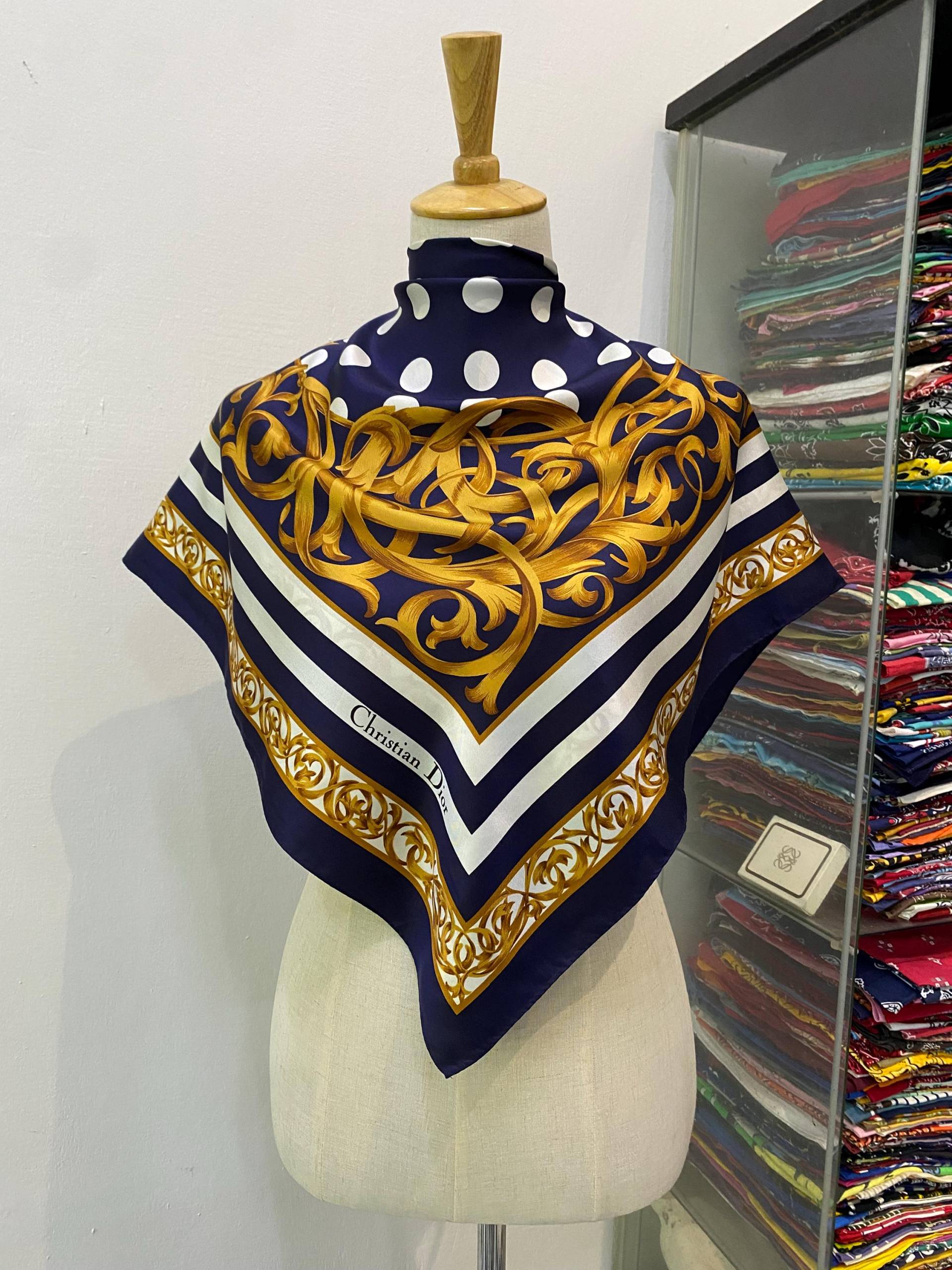 Vintage Christian Dior Seidenschal Schal Silk Muffler Seide Kopftuch Halstuch von NajwaLuxuryCloset