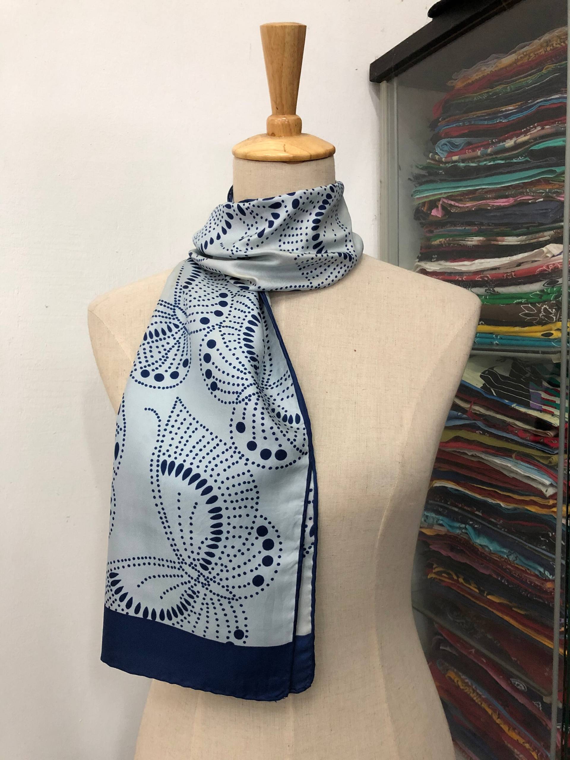 Vintage Hanae Mori Seidenschal, Seidenstola, Seidenschalldämpfer, Seidenhalstuch, Schal von NajwaLuxuryCloset