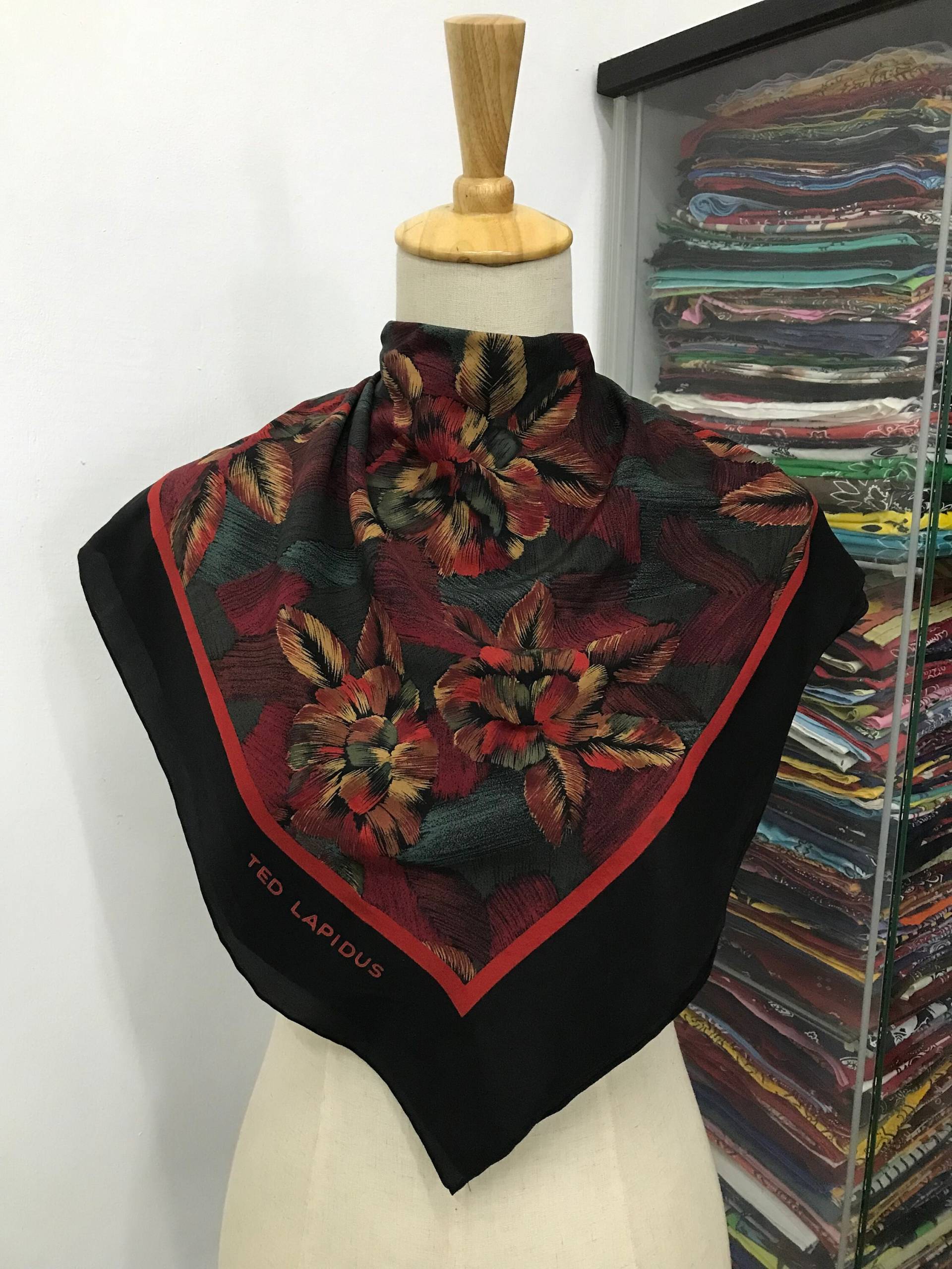 Vintage Ted Lapidus Seidenschal, 80Er Jahre Schal von NajwaLuxuryCloset