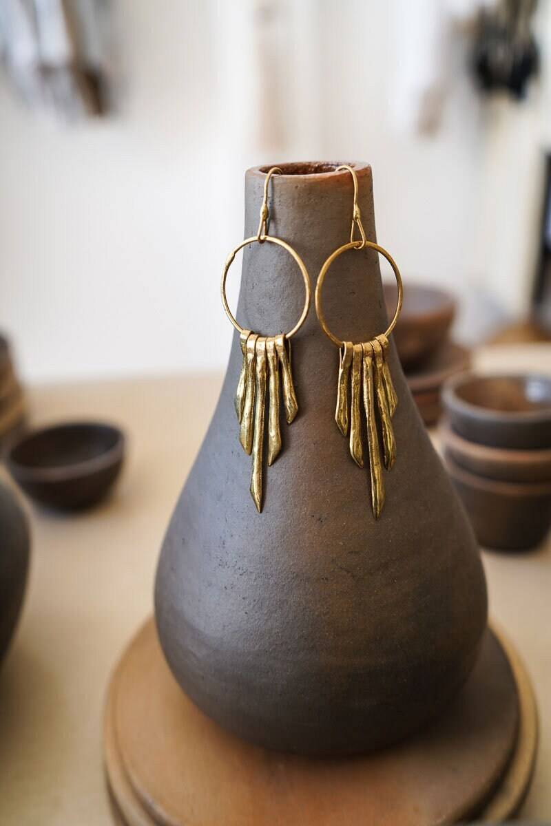 Mayan Sun Bronze Ohrringe Boho Handgemachte Ohrhänger Baumeln von NakaweTrading