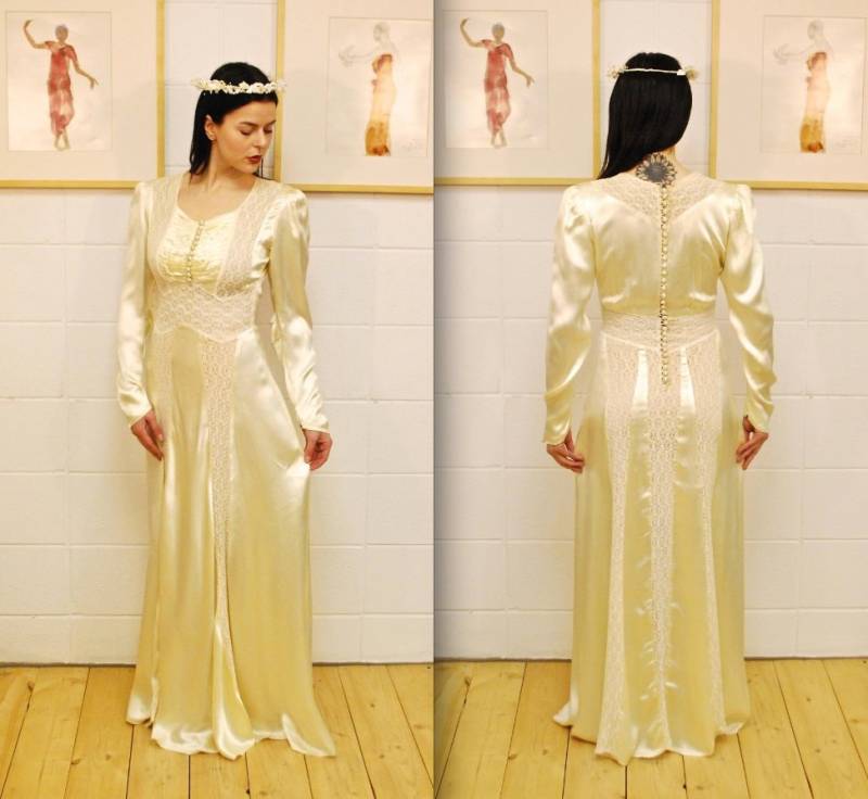 1940/50Er Jahre Elfenbein Satin Und Spitze Kleid Antike Brautkleid Stevie Einschnitte Seltene Sammlerstücke Retro von NakedintheBowery