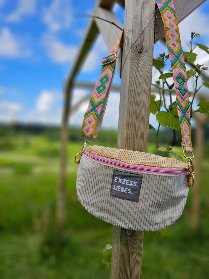 Bauchtasche Cord, Crossbag, Crossbodybag, Statement Bag von NalaDesignsShop