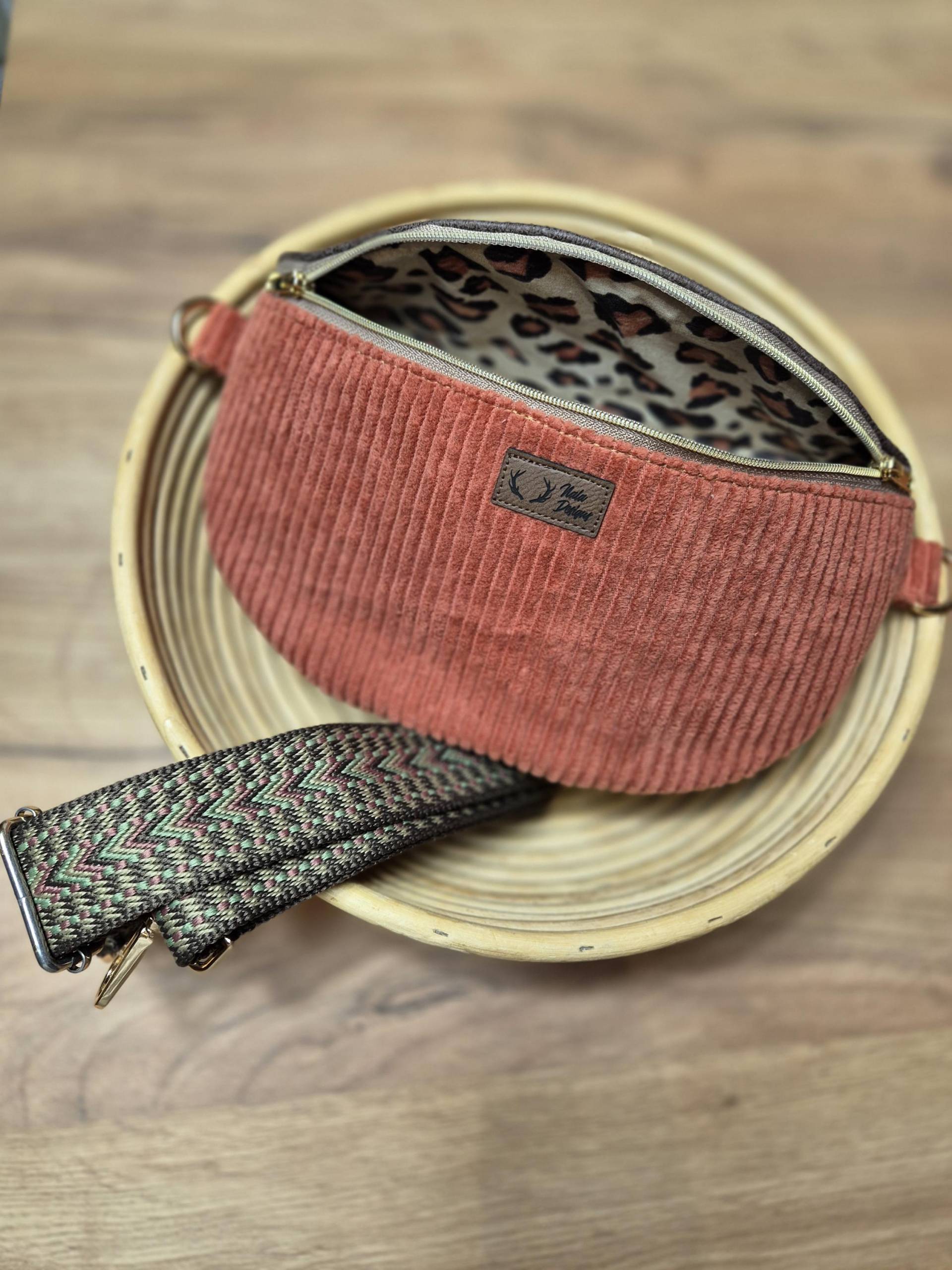 Crossbodybag, Crossbag, Leo, Bauchtasche, Kunstleder, Cord, Einzelstück von NalaDesignsShop