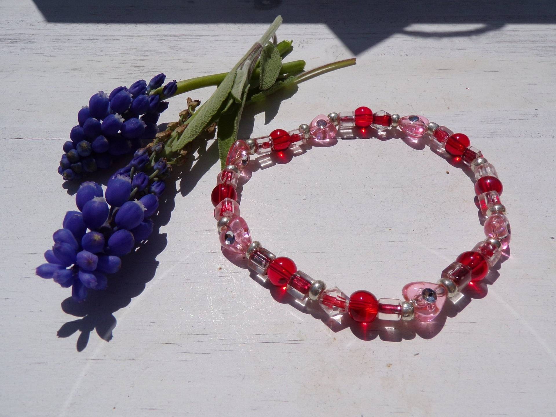 Rotes Und Rosa Herz Perlen Stretch Armband von NalaandNessJewelry