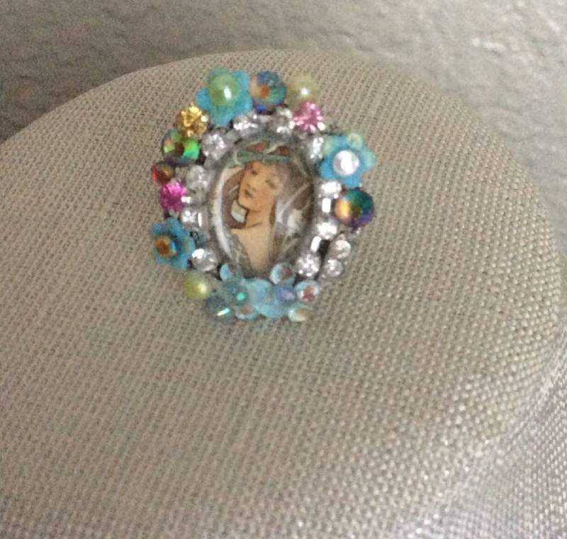 Frühling - Womens Mucha Handcraft Ring Glas Cabochon Mixed Boho Shabby von NalikaCraft