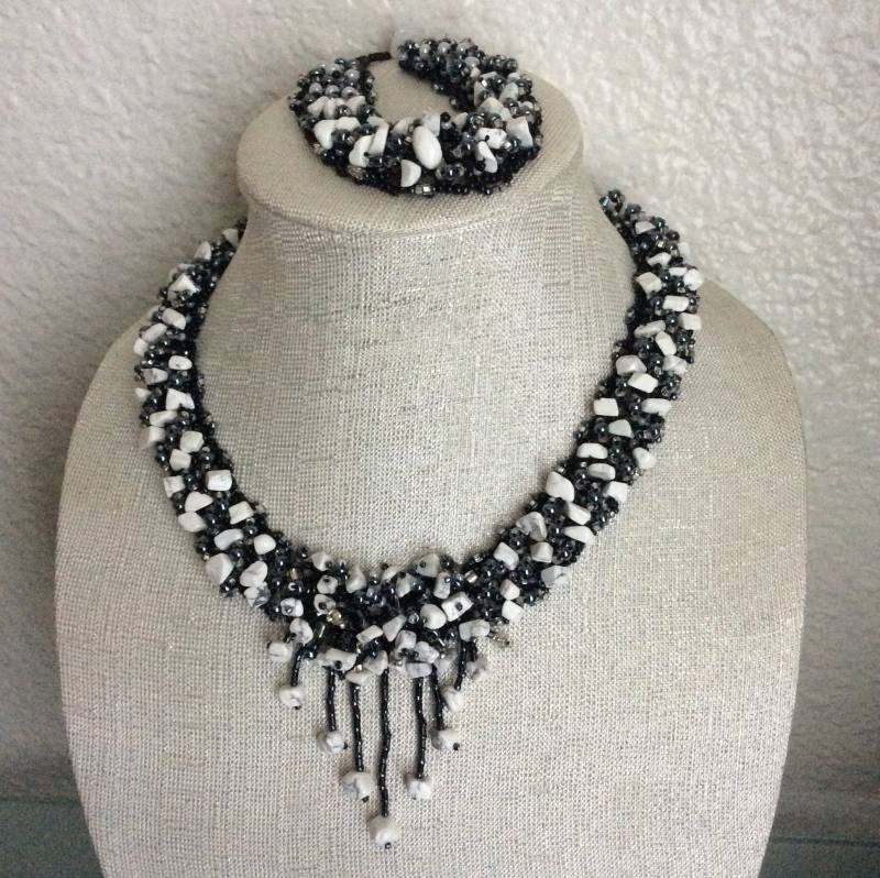Set Halskette Armband Perlenarbeit Schwarz Und Weiß Achat Handgefertigt von NalikaCraft