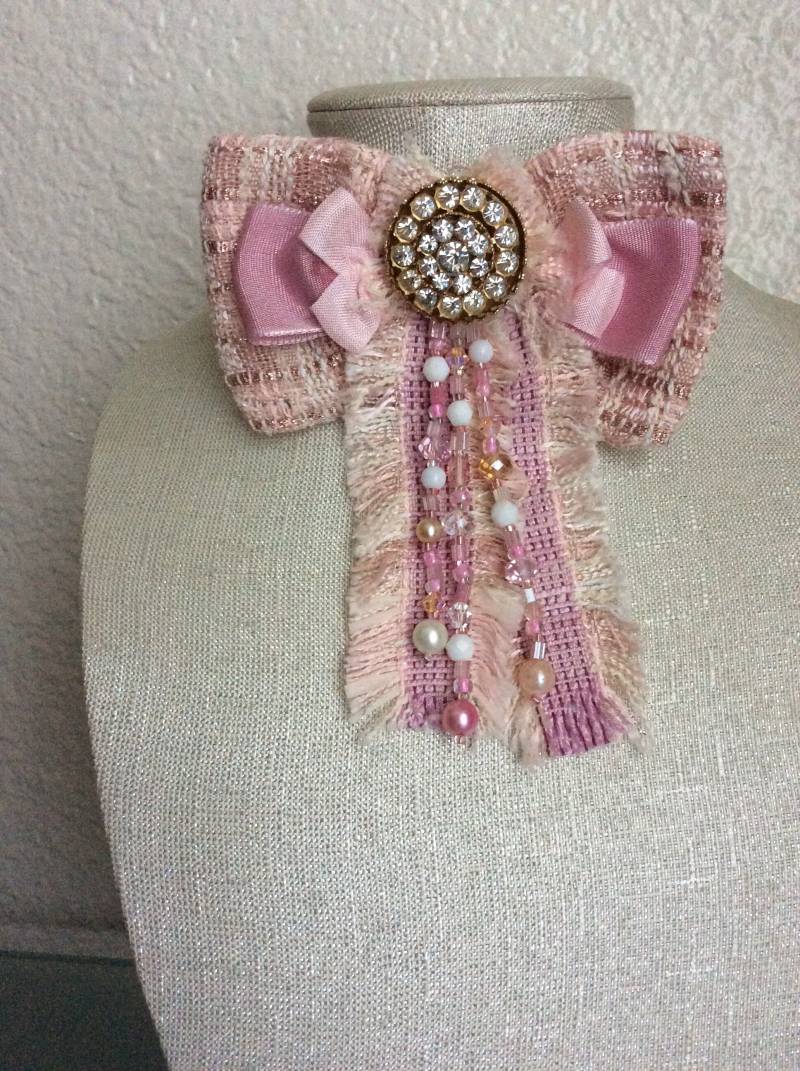 Vintage Kristalle Brosche - Bow Fabric Von Malhia Made in France Perlen Handmade von NalikaCraft