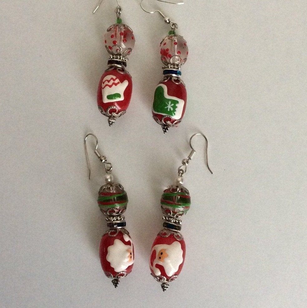 Weihnachten Ohrringe Santa/Mitt, Socke Baumeln Kunst Glasperlen Handgemacht von NalikaCraft