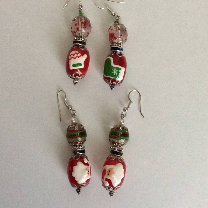 Weihnachten Ohrringe Santa/Mitt, Socke Baumeln Kunst Glasperlen Handgemacht von NalikaCraft