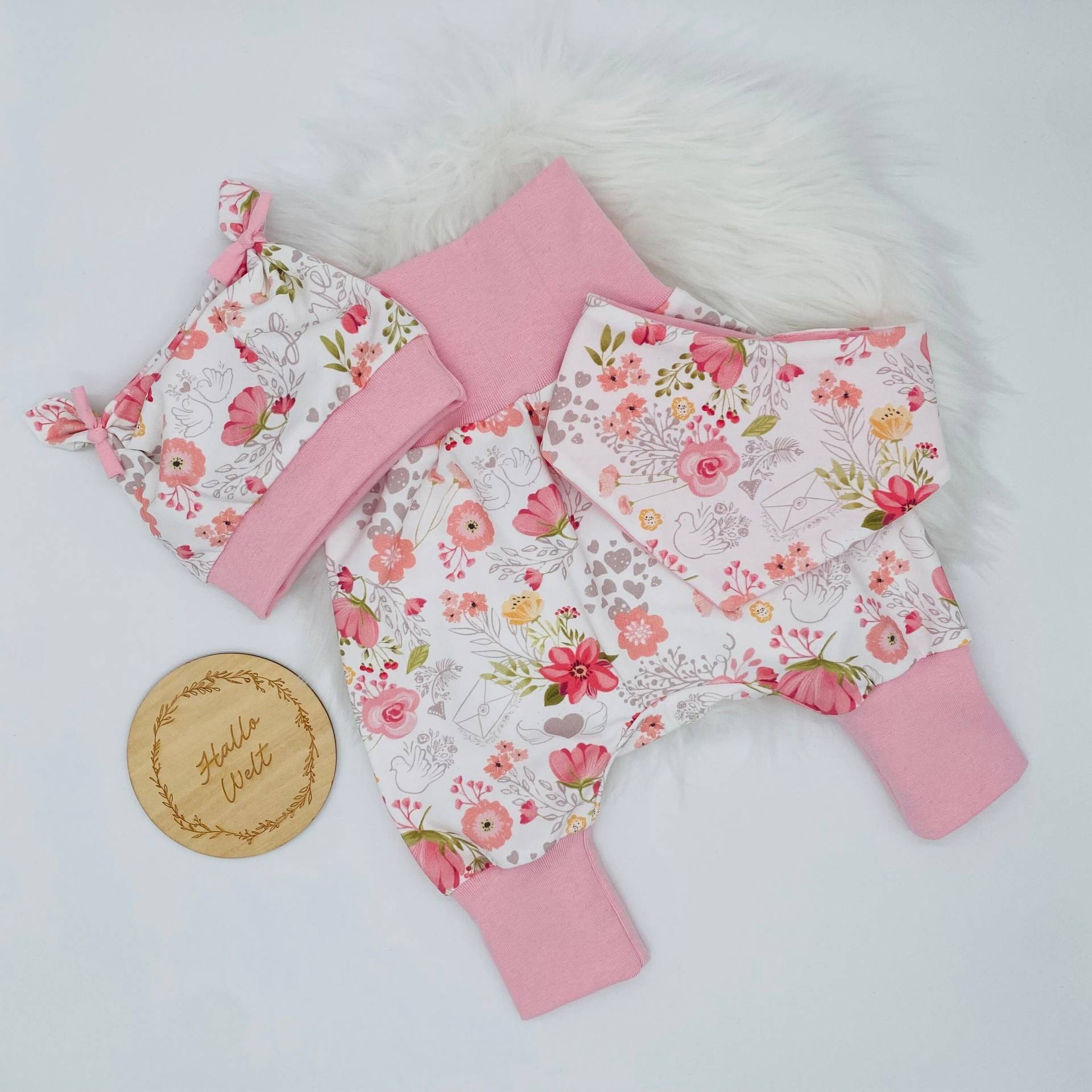 2 Tlg Baby/Kleinkind Set Blumen Aus Pumphose Und Mütze Tuch Mädchen Kinder Hose Neugeborenen Geschenk Geburt Taufe Ab Größe 44 2 Tlg Baby/Kleinkind Set Blumen Aus Pumphose Und Mütze Tuch Mädchen Kinder Hose Neugeborenen Geschenk Geburt Taufe Ab Größe 44 von NalinaDesigns