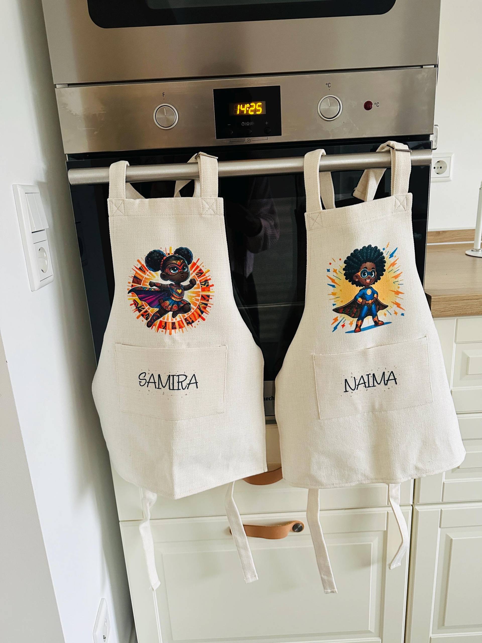 Personalisierte Kinder Schürze - Kochschürze- Bastelschürze- Backschürze- Für Kinderschürze Mit Namen- Superhelden Personalisierte Kinder Schürze - Kochschürze- Bastelschürze- Backschürze- Für Kinderschürze Mit Namen- Superhelden von NamAvo