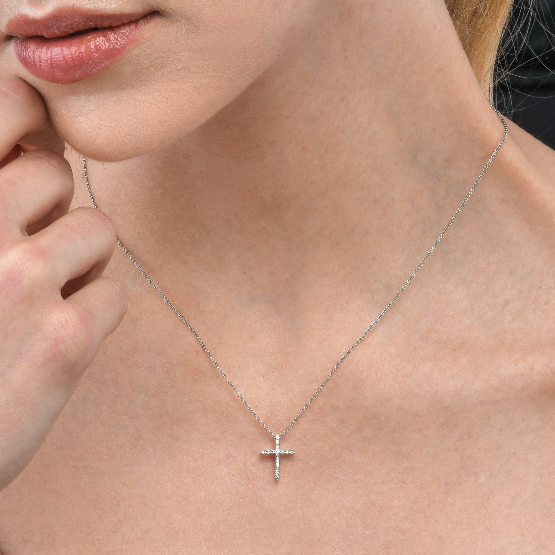 0.10Ct Diamant Kreuz Anhänger Halskette in 9K Weißgold Für Frauen, Süße Zierliche 9 Karat Massiv Kleines Frauen Und Mädchen von NamanaLondon