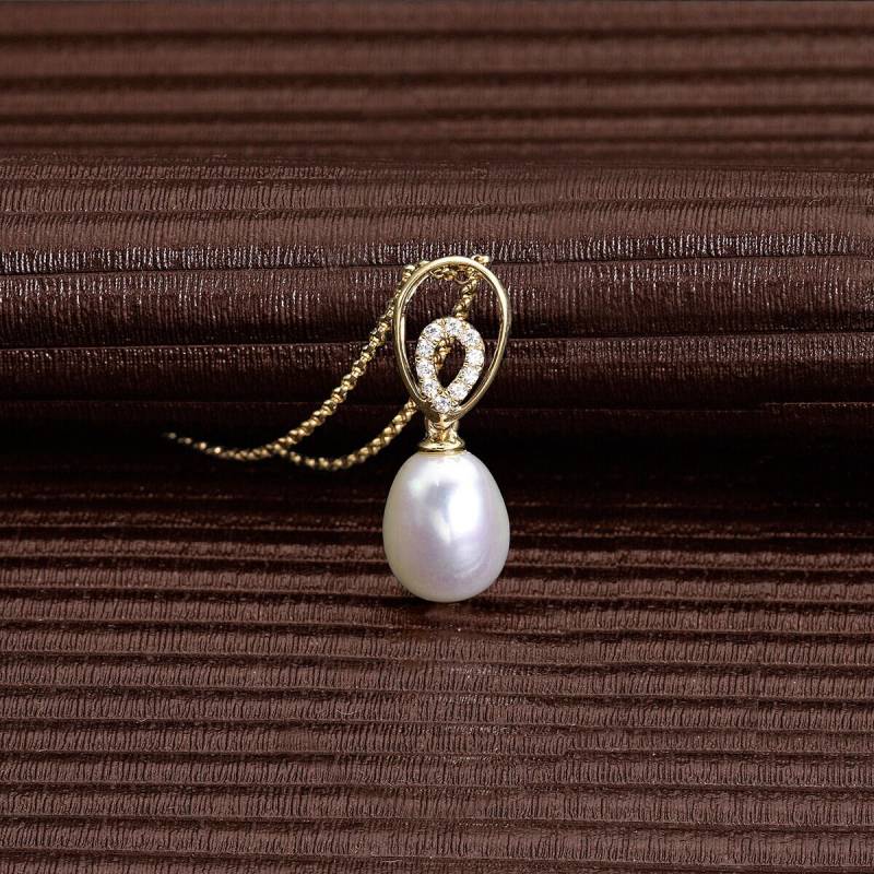 Süßwasser Perlen Anhänger Halskette Mit Cubic Zirkonia Steinen in 9K Weiß Oder Gelbgold, 9 Karat Massivgold Perlenkette Für Frauen Und Mädchen von NamanaLondon