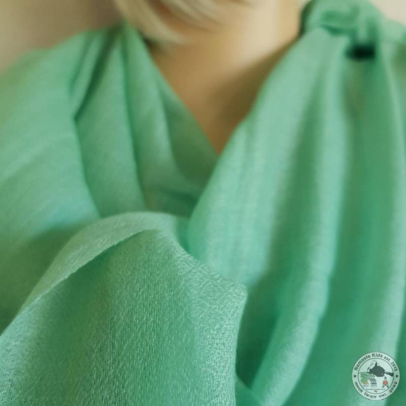 Kaschmirschal "Beldandi" Handgewebter Leichter Schal in Hellgrün, Wunderschönes Leichtes Und Weiches Halstuch Aus Hochwertiger Kaschmirwolle von NamasteKidsHelpShop