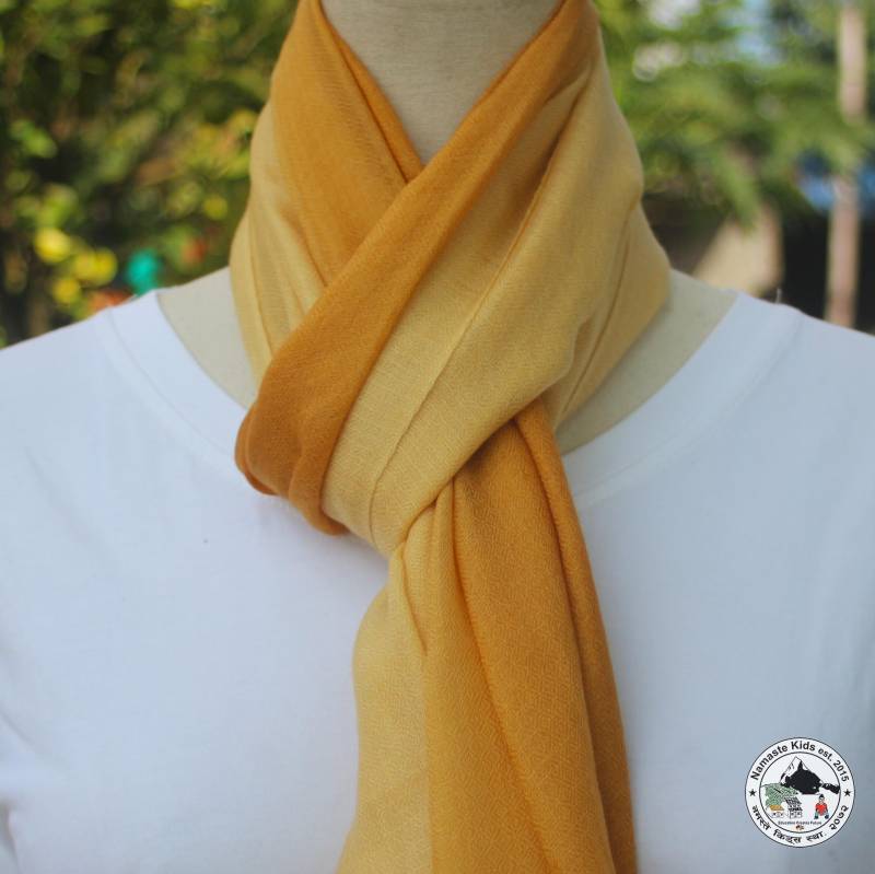 Kaschmirschal "Lho", Handgewebter Leichter Schal Aus Kaschmirwolle Honigfarben, Orange, Leichtes Halstuch Für Damen Oder Herren, Handarbeit von NamasteKidsHelpShop