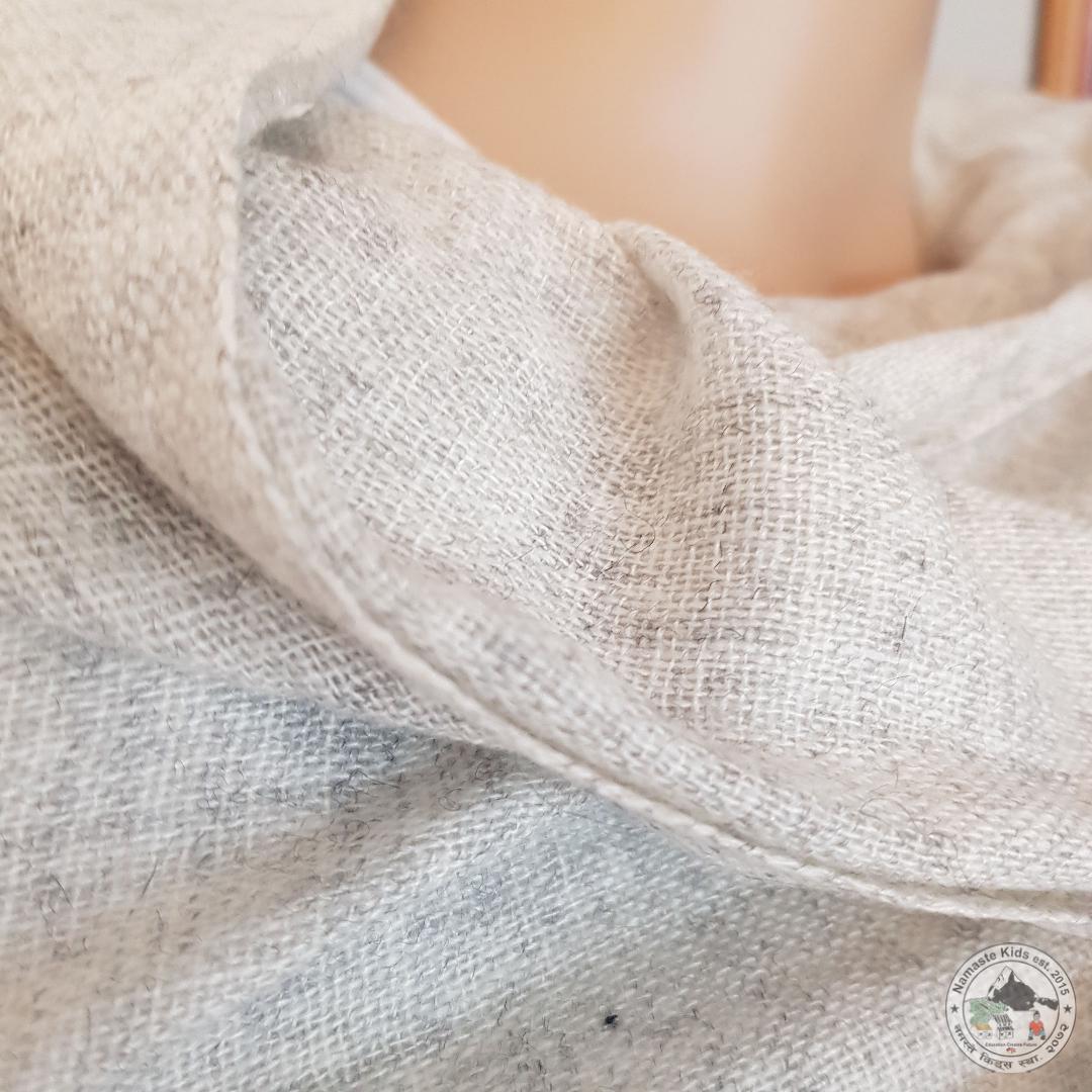 Schal Chhorambu, Handgewebter Schal, Grau, Hellgrau, Stola, Umhängetuch, Halstuch, Leichter Tuch, Handarbeit Aus Nepal, Pashmina Schal Chhorambu, Handgewebter Schal, Grau, Hellgrau, Stola, Umhängetuch, Halstuch, Leichter Tuch, Handarbeit Aus Nepal, Pashmina von NamasteKidsHelpShop