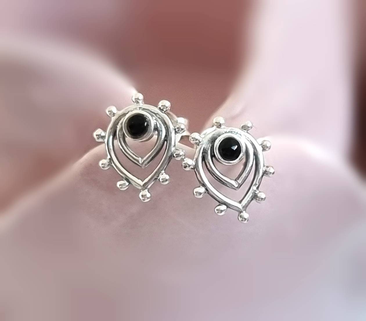 925 Silber Ohrstecker Mit Schwarzem Stein, Boho Ohrringe, Sterling Silber, Geschenkidee 925 Silber Ohrstecker Mit Schwarzem Stein, Boho Ohrringe, Sterling Silber, Geschenkidee von NamasteSilber