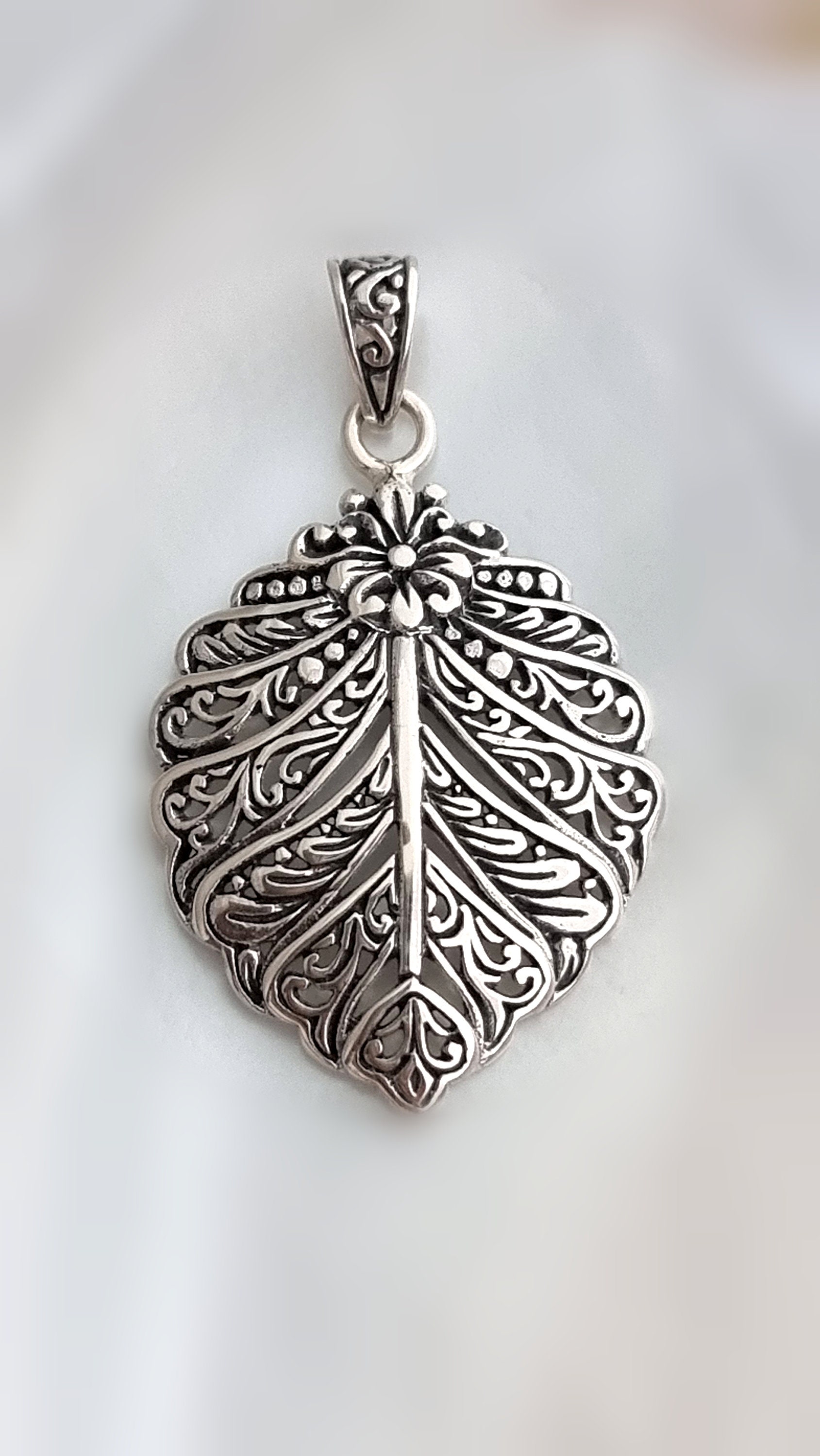 Blatt Kettenanhänger Silber, Anhänger Sterling Silber 925 von NamasteSilber