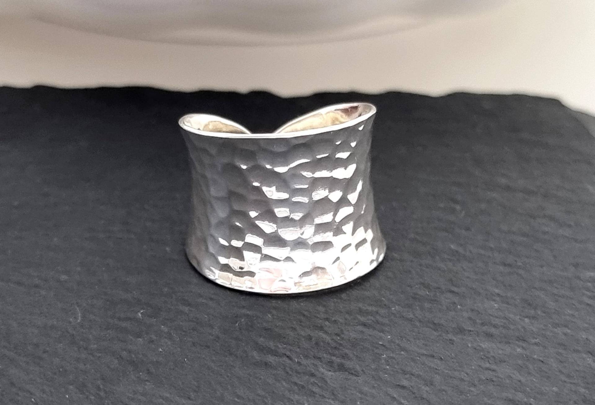 Breiter Ring Silber 925, Silberring, Gehämmert Breiter Ring Silber 925, Silberring, Gehämmert von NamasteSilber