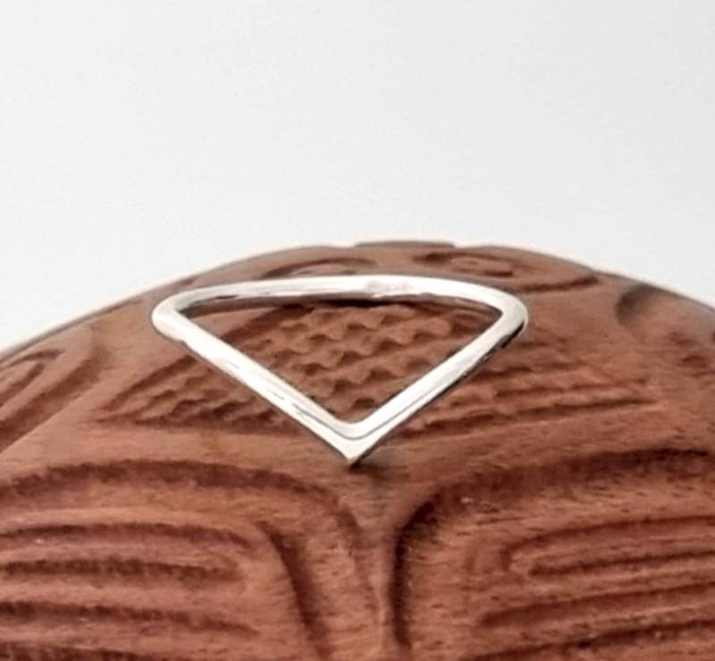 Ring Silber, Silberring Minimalistisch, Chevron Ring, Mit V-Form Sterling Silber 925 von NamasteSilber