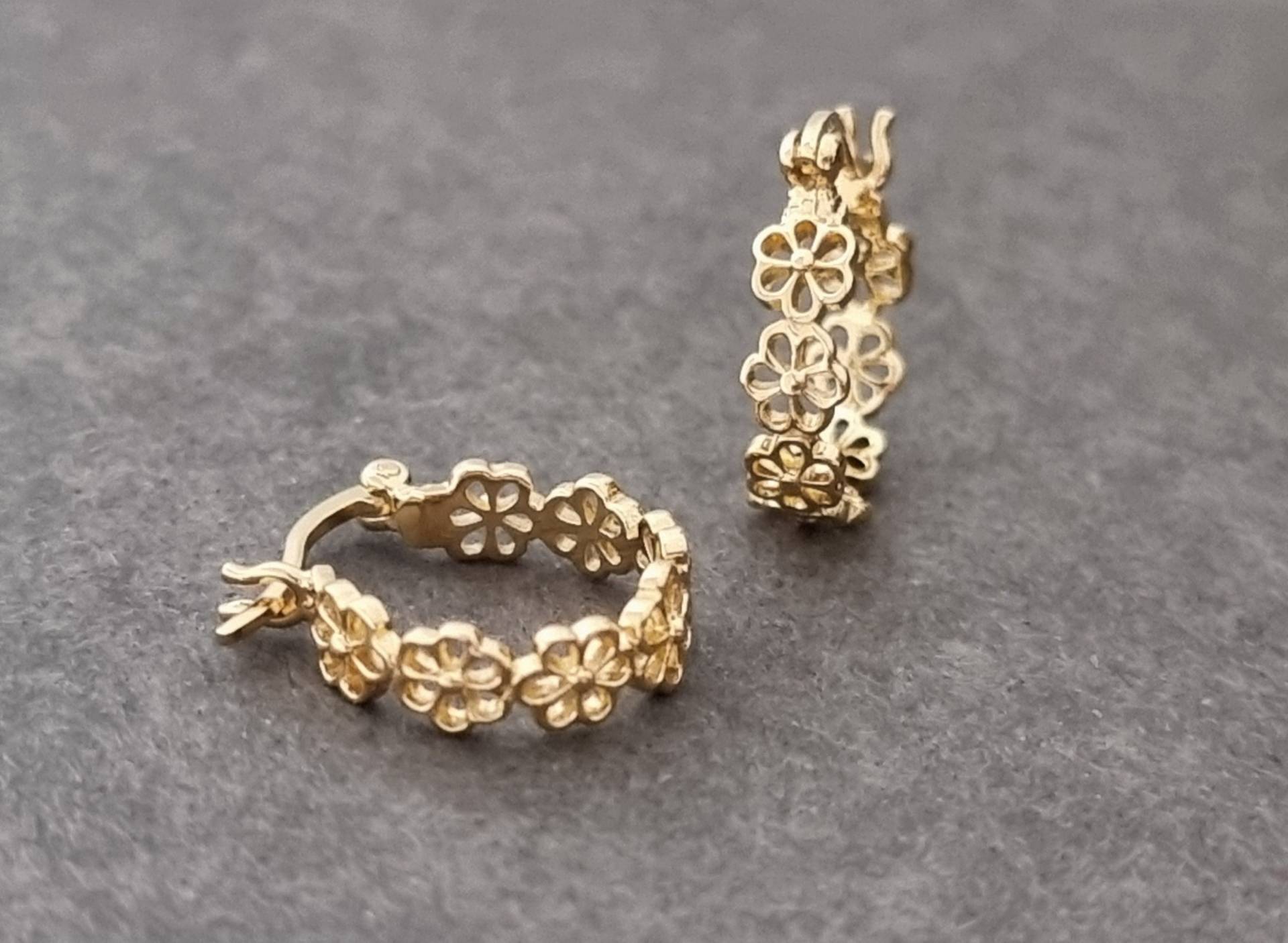 Ohrringe Gold, Blumen Creolen Aus Sterling Silber 925 von NamasteSilber