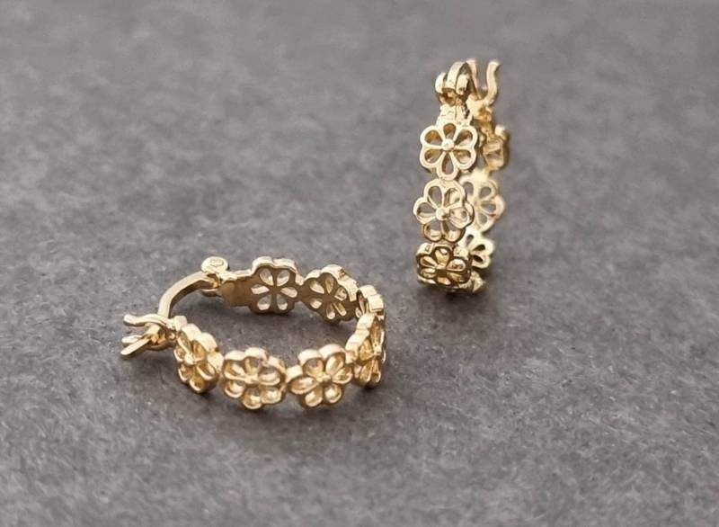 Ohrringe Gold, Blumen Creolen Aus Sterling Silber 925 von NamasteSilber
