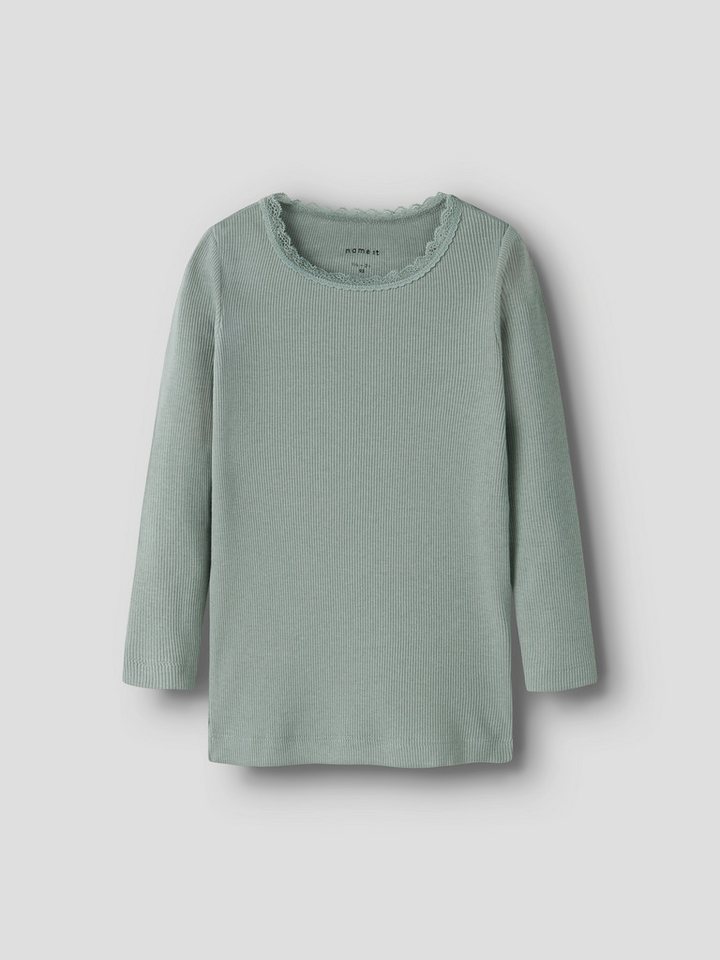 Name It Langarmshirt NMFKAB LS TOP NOOS in Feinripp und mit süßer Spitzenkante am Ausschnitt von Name It