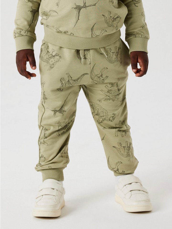 Name It Sweatpants NMMVARON für Jungen mit Tunnelzug und Markenlabel bedruckt, casual, normal, Baumwolle, ohne Kragen von Name It