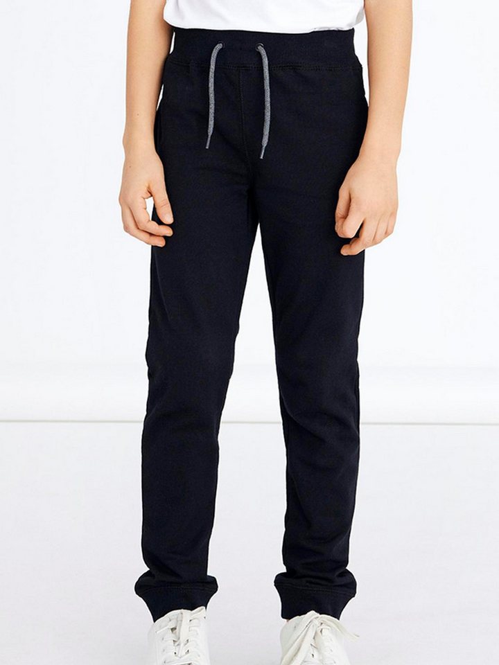 Name It Trainingshose NKMSWEAT für Jungen mit verstellbarem Bund und Kordelzug unifarben, casual, regular fit, Baumwollmix, Rundhals von Name It