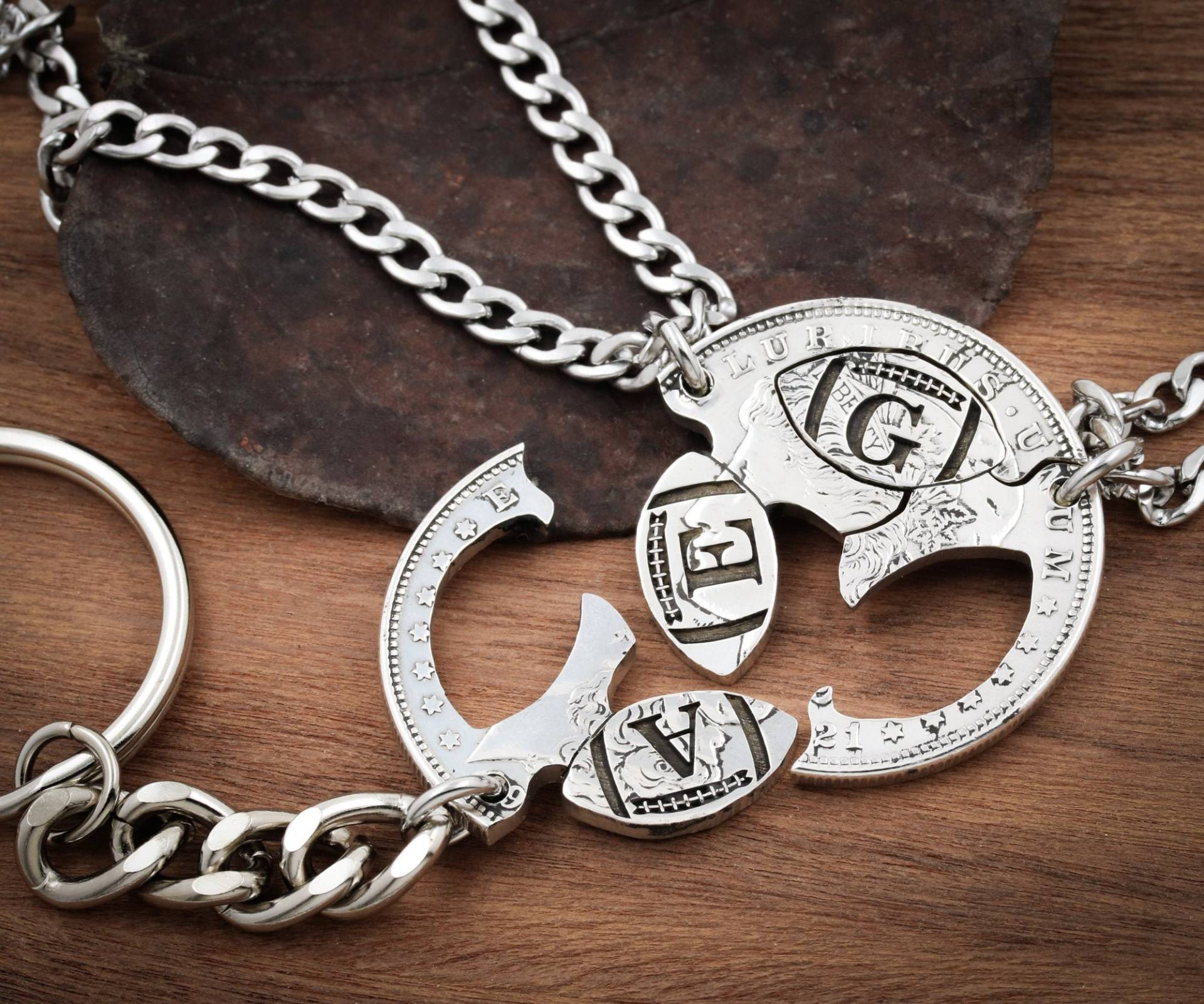 3 Handgeschnittene Fußballmünzenhalskette Oder Schlüsselanhänger, Personalisierte Initialen von NameCoins