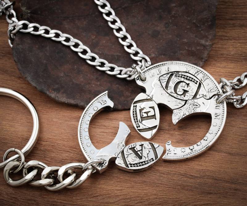 3 Handgeschnittene Fußballmünzenhalskette Oder Schlüsselanhänger, Personalisierte Initialen von NameCoins