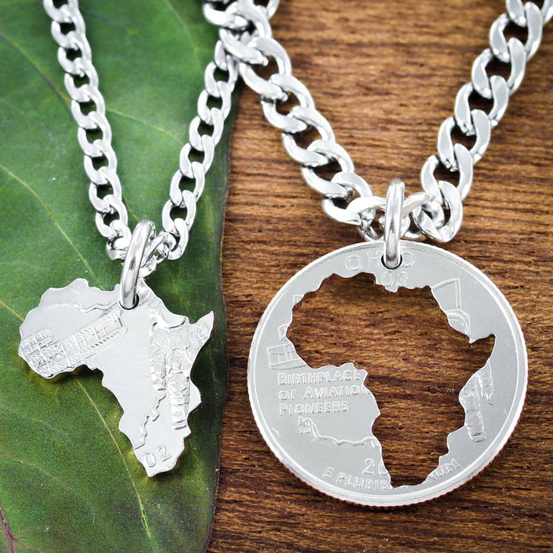 Hand Geschnitten Afrika Kontinent Halskette Us State Quarter Schmuck von NameCoins