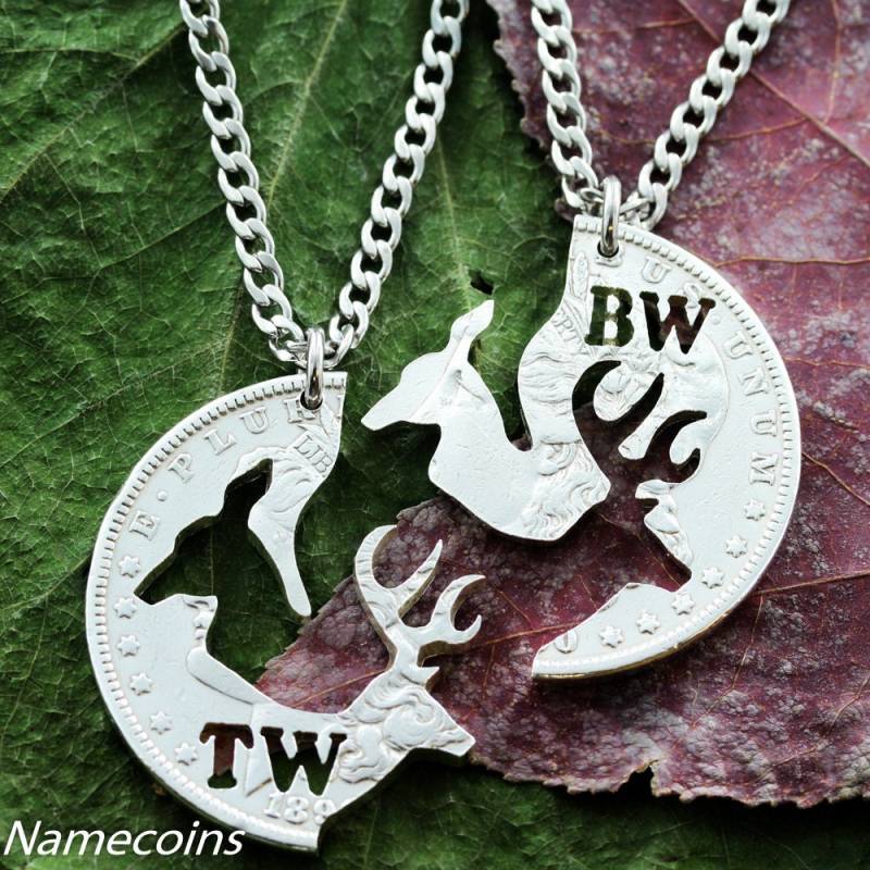 Handgeschnittene Silber Dollar Halsketten Set Buck Und Doe Initialen von NameCoins
