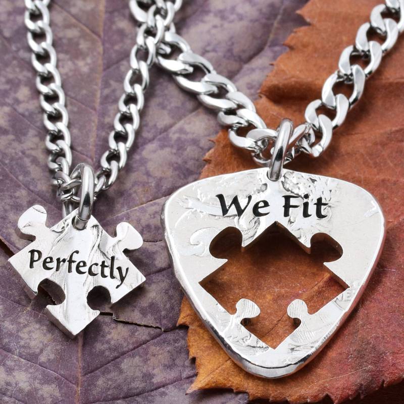 Handgeschnittene Münze Paare Halsketten Puzzle Stück Plektrum, Personalisiert von NameCoins