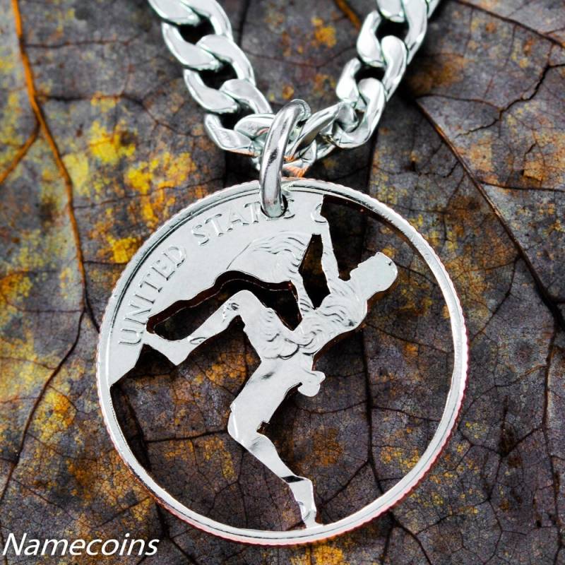 Klettern Geschenke, Kletterer Halskette, Sport Geschenke Für Männer, Bergsteigen Kerl Hand Geschnittene Münze von NameCoins