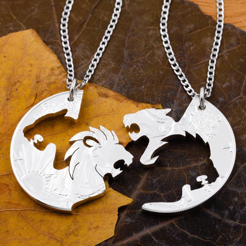 Löwe Und Löwin Halsketten Set, Ineinandergreifende Paare Tierschmuck, Hand Geschnittene Münze von NameCoins