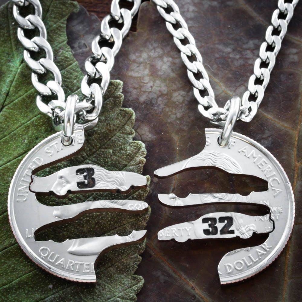 Rennwagen Beste Freunde Halsketten, Mit Personalisierter Rennnummer, Nascar Racing Schmuck, Bff Geschenke, Ineinandergreifende Handgeschnittene Münze von NameCoins