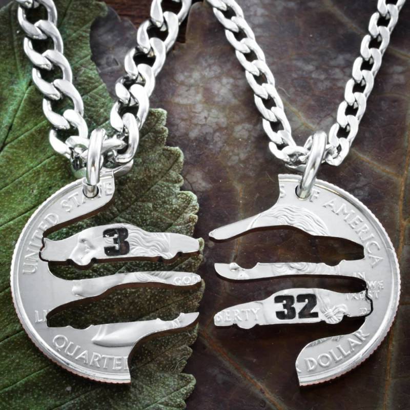Rennwagen Beste Freunde Halsketten, Mit Personalisierter Rennnummer, Nascar Racing Schmuck, Bff Geschenke, Ineinandergreifende Handgeschnittene Münze von NameCoins