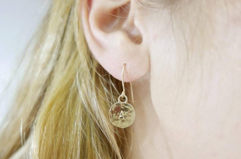 1 Initialohrringe. Goldene Monogramm-Ohrringe. Goldene Ohrringe. Personalisierte Monogramm-Schmuck. Schmuck Personalisieren 1 Initialohrringe. Goldene Monogramm-Ohrringe. Goldene Ohrringe. Personalisierte Monogramm-Schmuck. Schmuck Personalisieren von NameMyMonogram