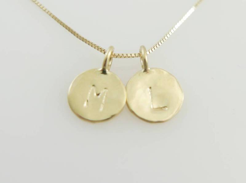 14K Gold Initialen. Doppel Initialen Anhänger. 2 Buchstaben Charm Halskette. Initial Goldenes Collier. Personalisierte Halskette.geschenkideen von NameMyMonogram
