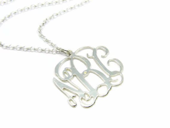 Gold 14K Monogram Anhänger. Personalisierte Initial Halskette. Monogramm Personalisierter Goldfarbene Monogramm-Halskette. Geschenke von NameMyMonogram