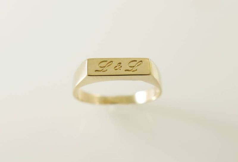 Gold Namensring. Personalisierter Wort Ring. Namensring Gold. Gold Siegelring. Namensinitiale Ring von NameMyMonogram