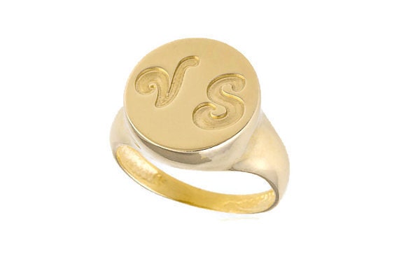Goldring Mit Initial. Personalisierter Ring. Gehämmert Goldring. Siegelring. Initial Initialenring Goldring Mit Initial. Personalisierter Ring. Gehämmert Goldring. Siegelring. Initial Initialenring von NameMyMonogram