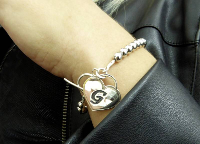 Herz-Anfangsarmband. Herz-Silberarmband. Silbernes Armband. Monogramm-Armband. Personalisiertes Armband.silberarmband. Namensarmband von NameMyMonogram