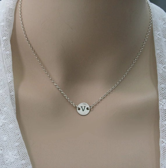 Initial Halskette. Personalisierte Feine Sterling Silber Kette. Brautjungfer Geschenkideen. Scheibe Initialen-Halskette von NameMyMonogram